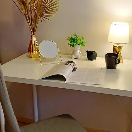 Cozy & Bright 1 Bedroom With Park Nearby - Free Parking, Riga, Up To 5 Guests Apartment Riga